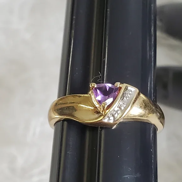10K Gold Trillion Cut Amethyst Ring - Picture 2 of 10